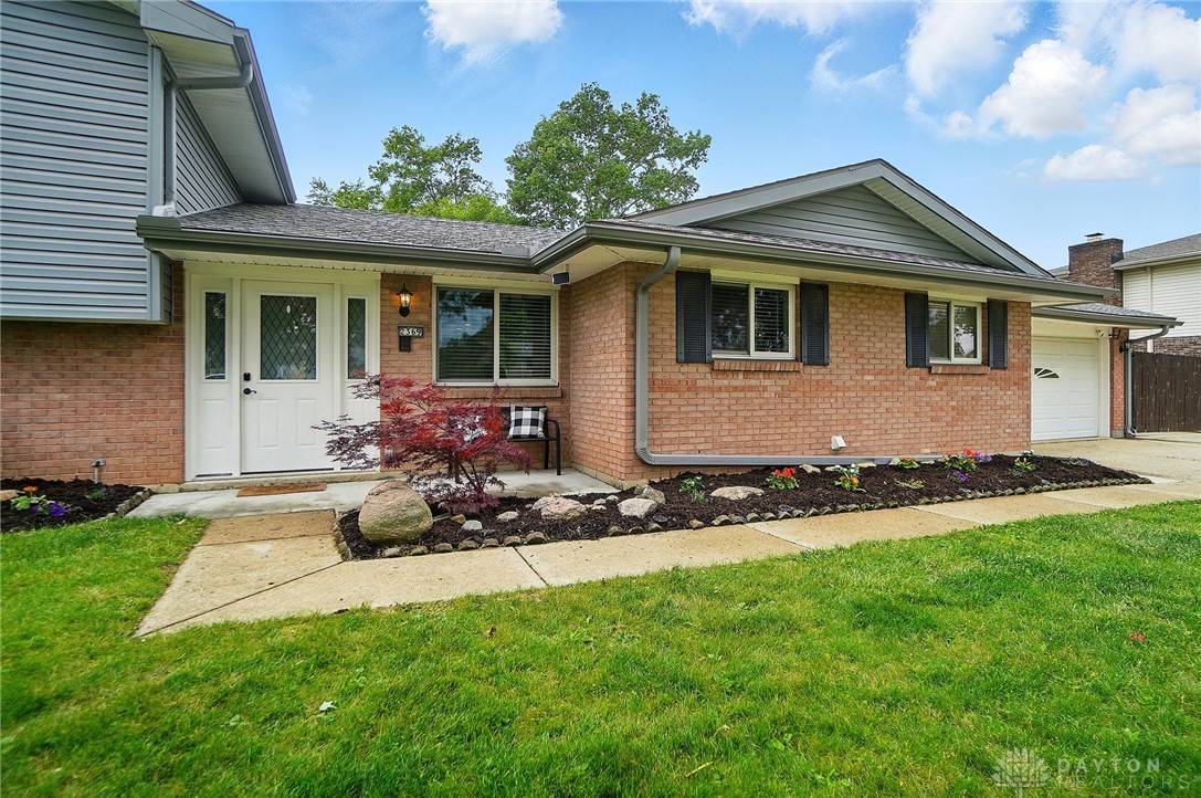 2369 Brown Bark Drive, Beavercreek, Ohio image 2