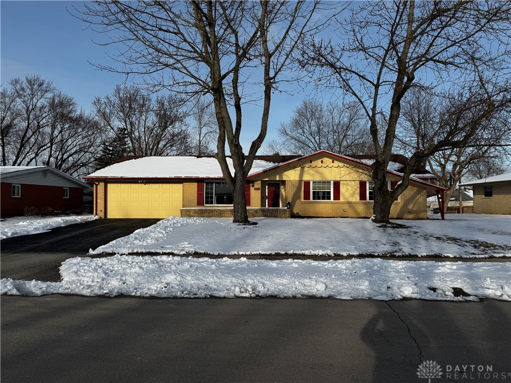 1010 Derringer Drive, Englewood, Ohio image 1