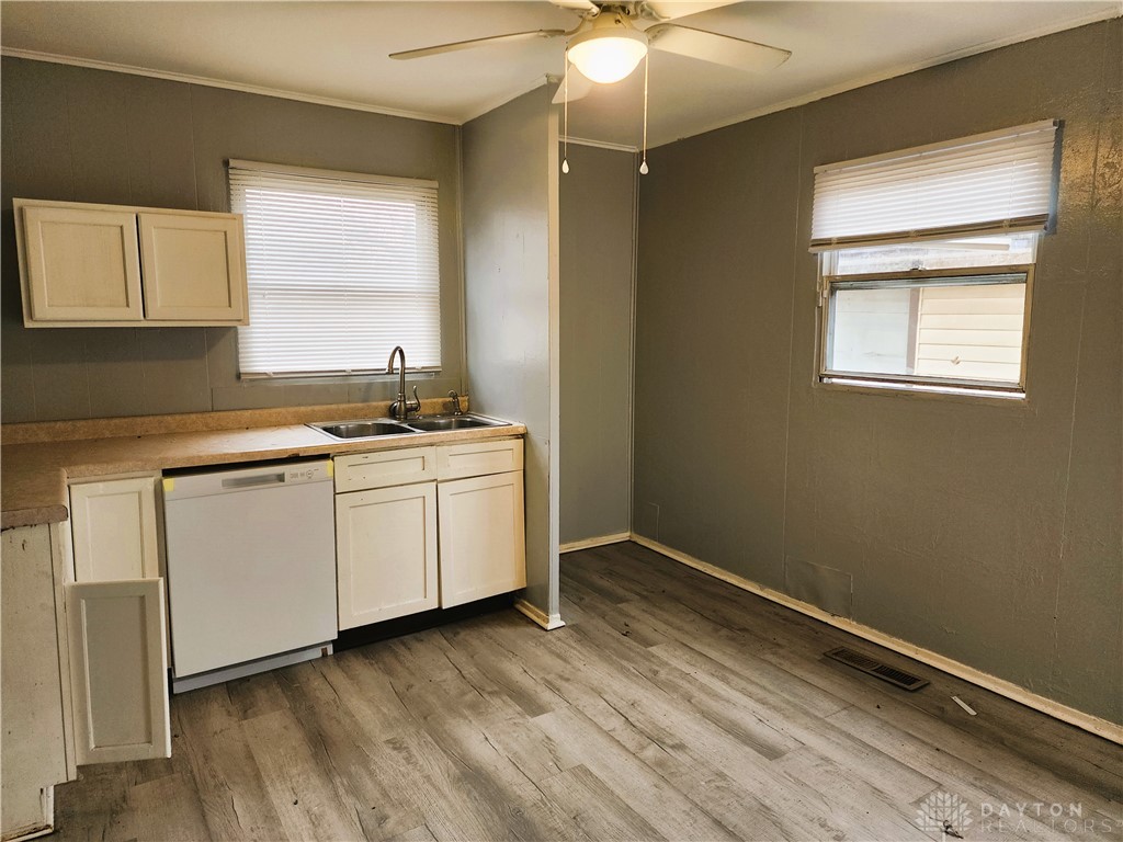 1303 Graystone Drive, Dayton, Ohio image 5