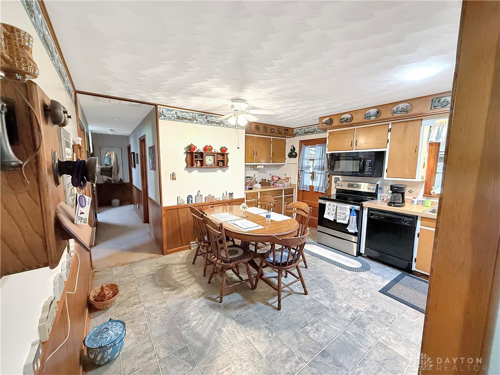 6898 White Springs Drive, Greenville, Ohio image 5