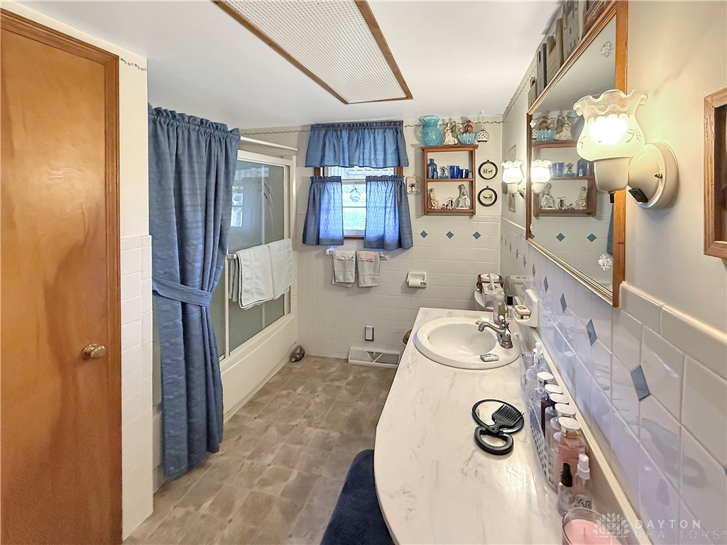 6898 White Springs Drive, Greenville, Ohio image 7