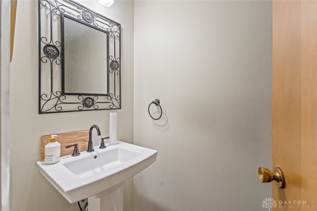 2021 Fox Run Road, Dayton, Ohio image 15