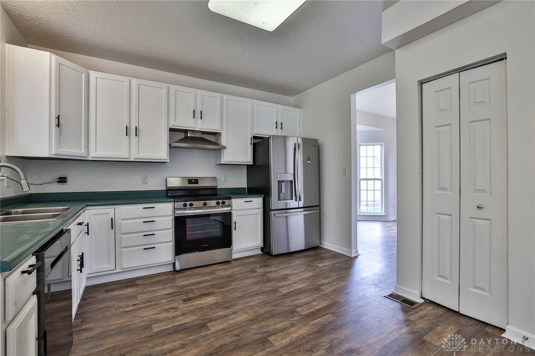 510 Delaware Crossing, Trenton, Ohio image 11