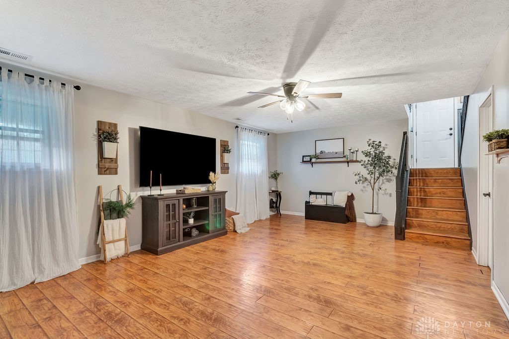 8594 Kingston Drive, Franklin, Ohio image 24