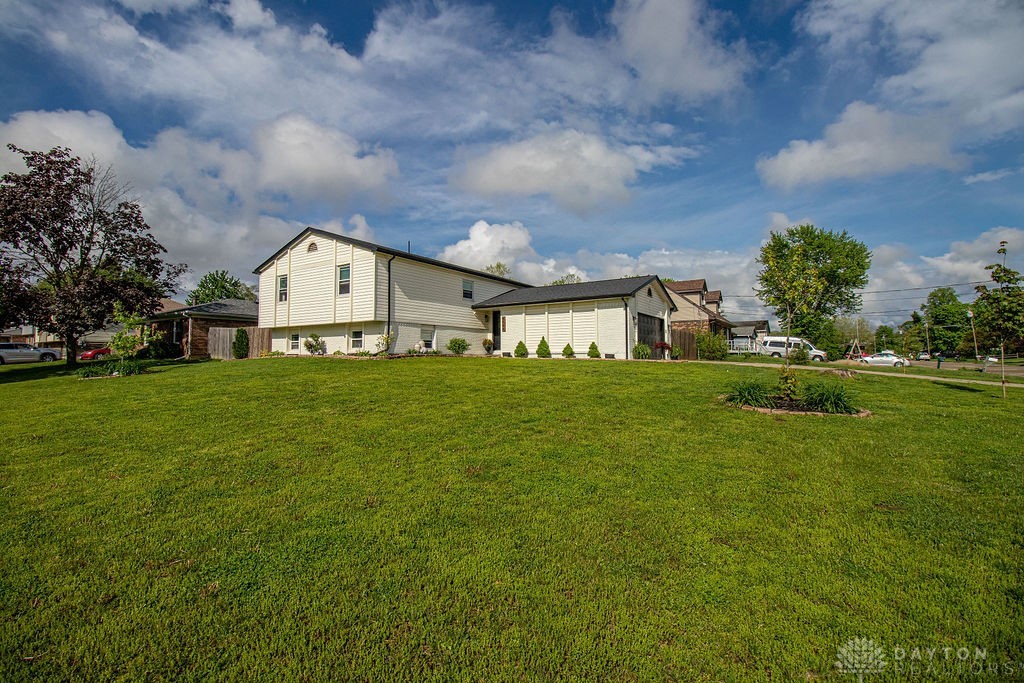 8594 Kingston Drive, Franklin, Ohio image 40