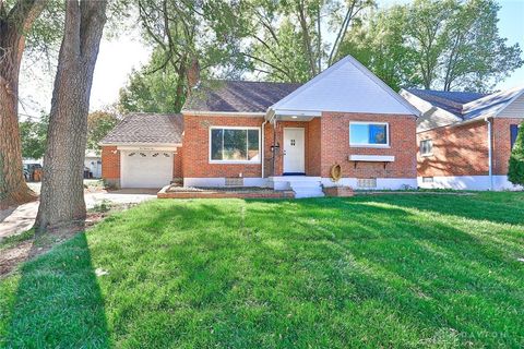 Photo of 104 Waverly Avenue, Dayton, OH 45405 (MLS # 945857)