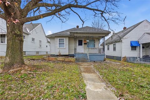 Photo of 305 E Siebenthaler Avenue, Dayton, OH 45405 (MLS # 949629)