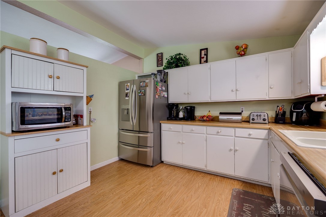 1825 Ken Klare Drive, Beavercreek, Ohio image 18