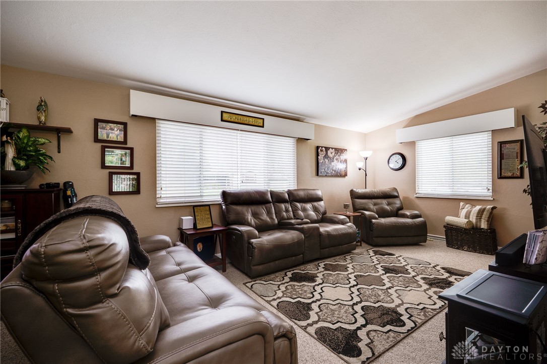 1825 Ken Klare Drive, Beavercreek, Ohio image 13