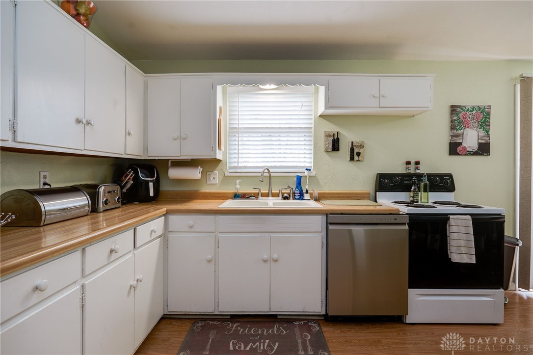 1825 Ken Klare Drive, Beavercreek, Ohio image 19