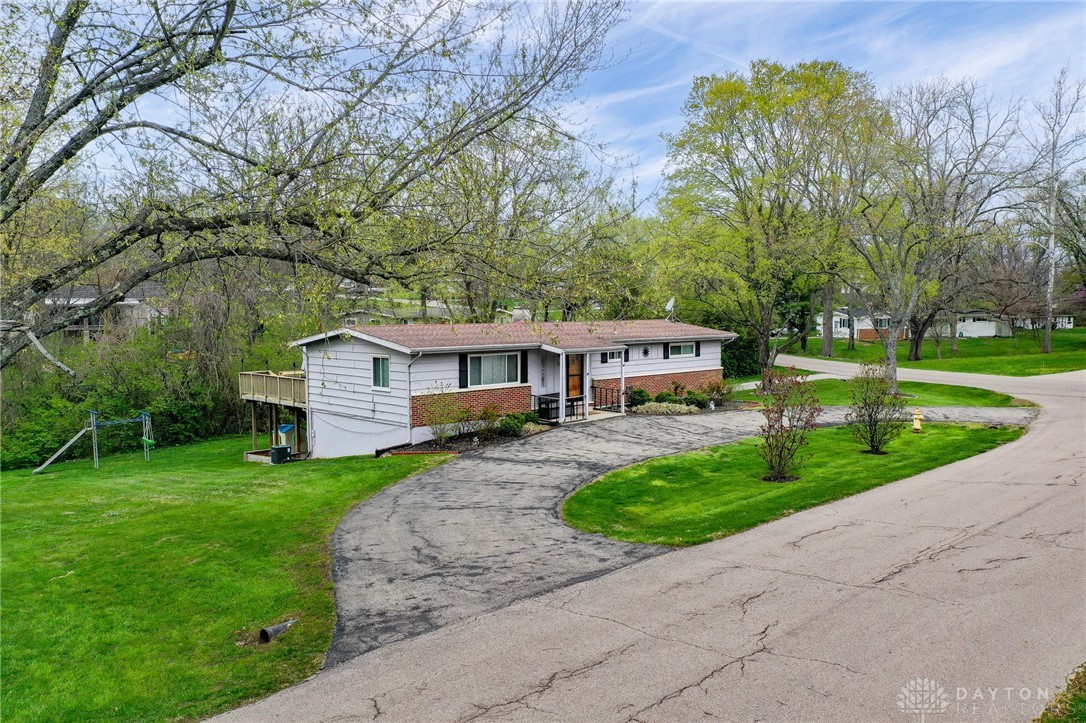 1825 Ken Klare Drive, Beavercreek, Ohio image 42