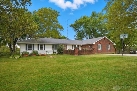 Photo of 8375 Peters Pike, Dayton, OH 45414 (MLS # 945965) Photo of 8375 Peters Pike, Dayton, OH 45414 (MLS # 945965)