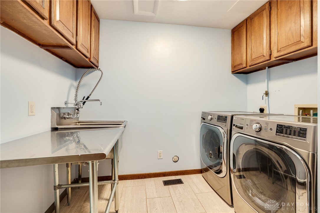 8237 Rhine Way, Dayton, Ohio image 23