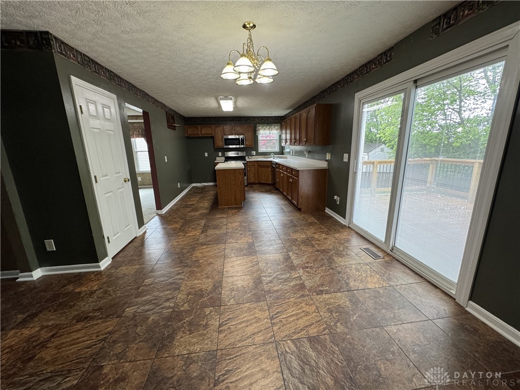 1395 Brookstone Drive, Fairborn, Ohio image 9