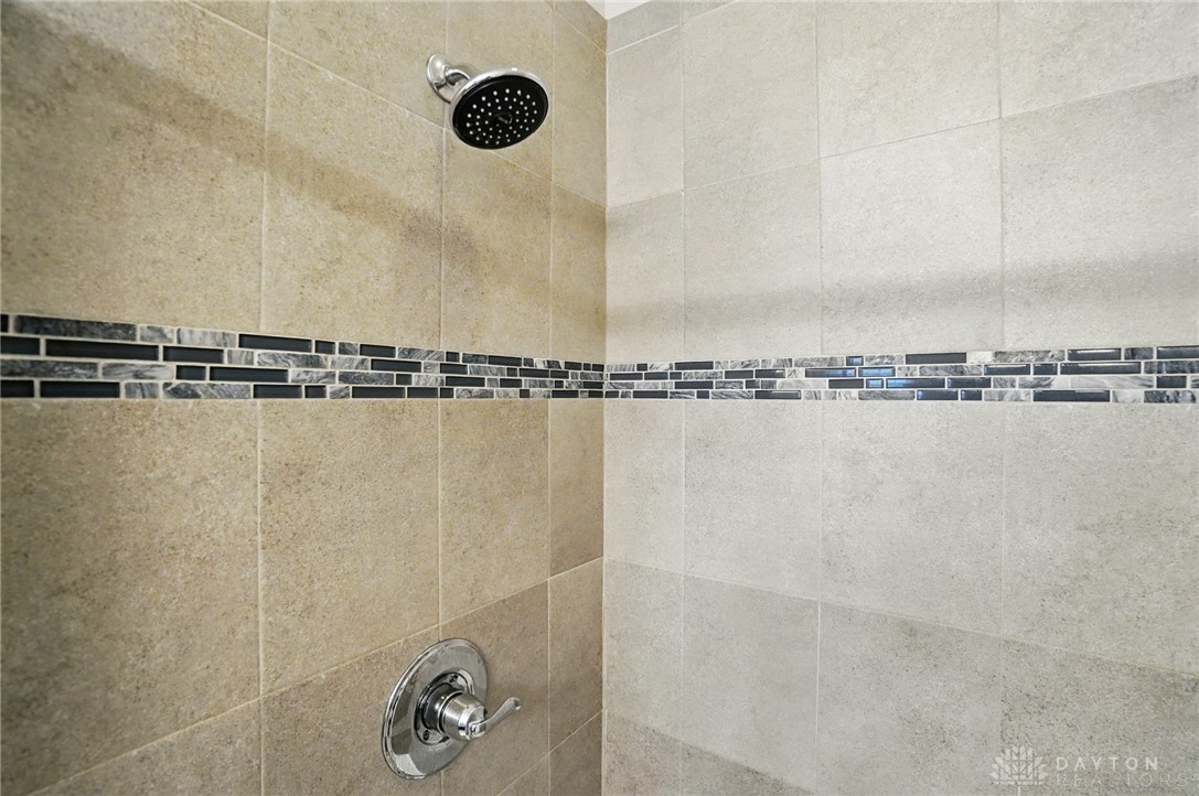 2475 Sunset Maple Drive, Tipp City, Ohio image 27