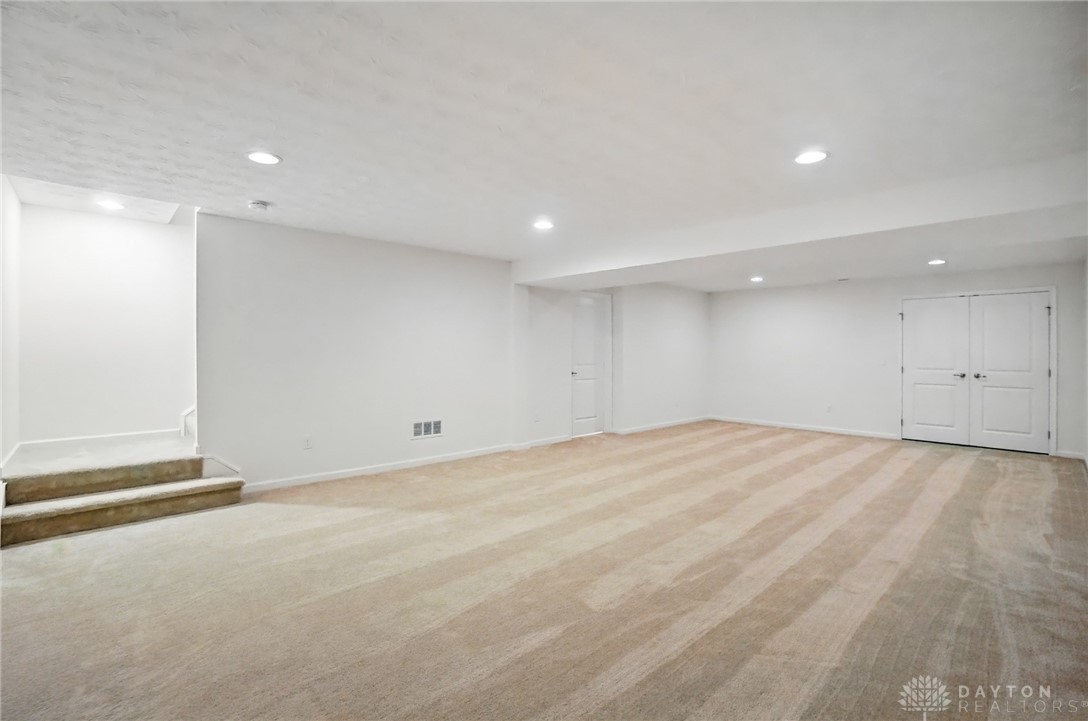 2475 Sunset Maple Drive, Tipp City, Ohio image 38