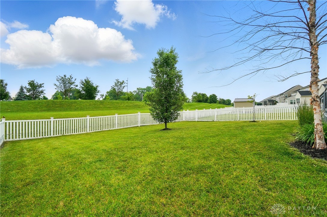 2475 Sunset Maple Drive, Tipp City, Ohio image 44
