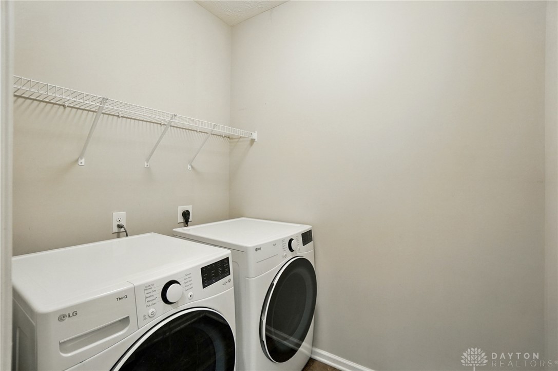 2475 Sunset Maple Drive, Tipp City, Ohio image 36