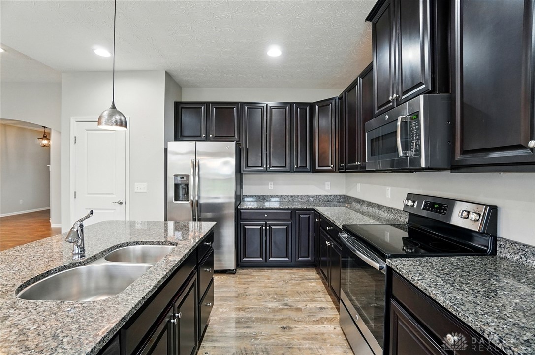 2475 Sunset Maple Drive, Tipp City, Ohio image 14