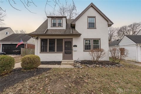 Photo of 560 Irving Avenue, Oakwood, OH 45409 (MLS # 951185)