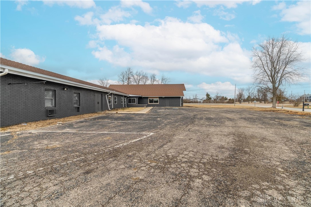 8440 N King Arthur Drive, Piqua, Ohio image 33