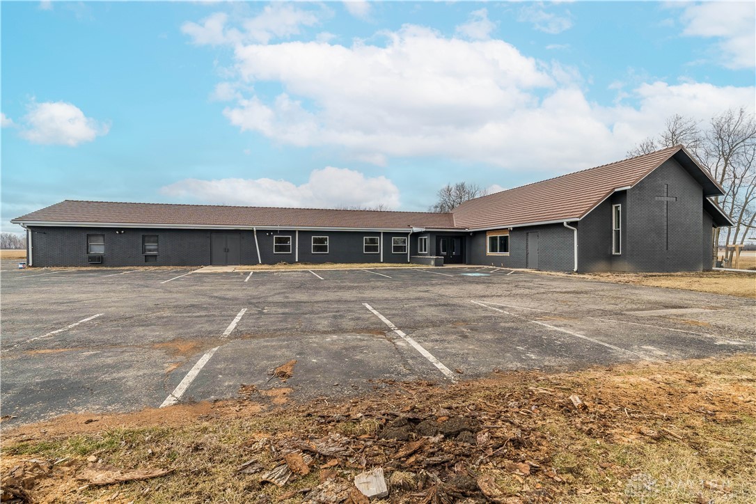 8440 N King Arthur Drive, Piqua, Ohio image 7
