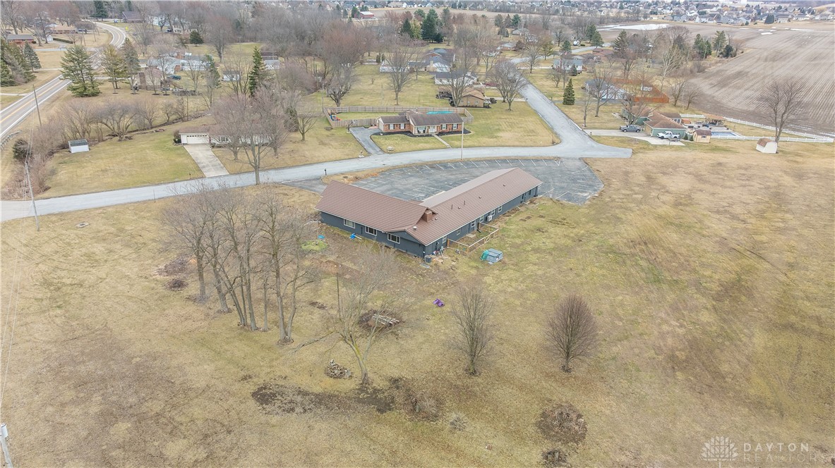 8440 N King Arthur Drive, Piqua, Ohio image 1