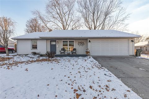 Photo of 1750 Roxbury Drive, Xenia, OH 45385 (MLS # 948829)