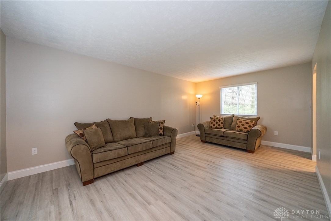 4293 Frontenac Drive, Beavercreek, Ohio image 3
