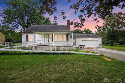 Photo of 2304 Homesite Drive, Dayton, OH 45414 (MLS # 940992)