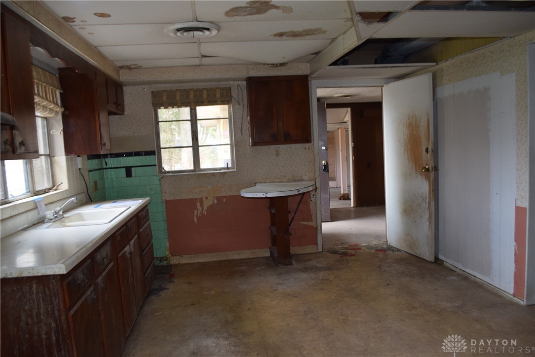 3085 Dayton Road, Springfield, Ohio image 9