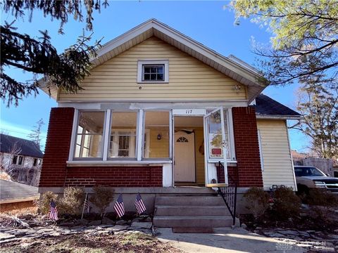 Photo of 117 Valleyview Drive, Dayton, OH 45405 (MLS # 950500)