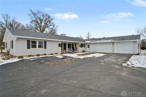 Photo of 6070 Studebaker Road, Tipp City, OH 45371 (MLS # 949977)