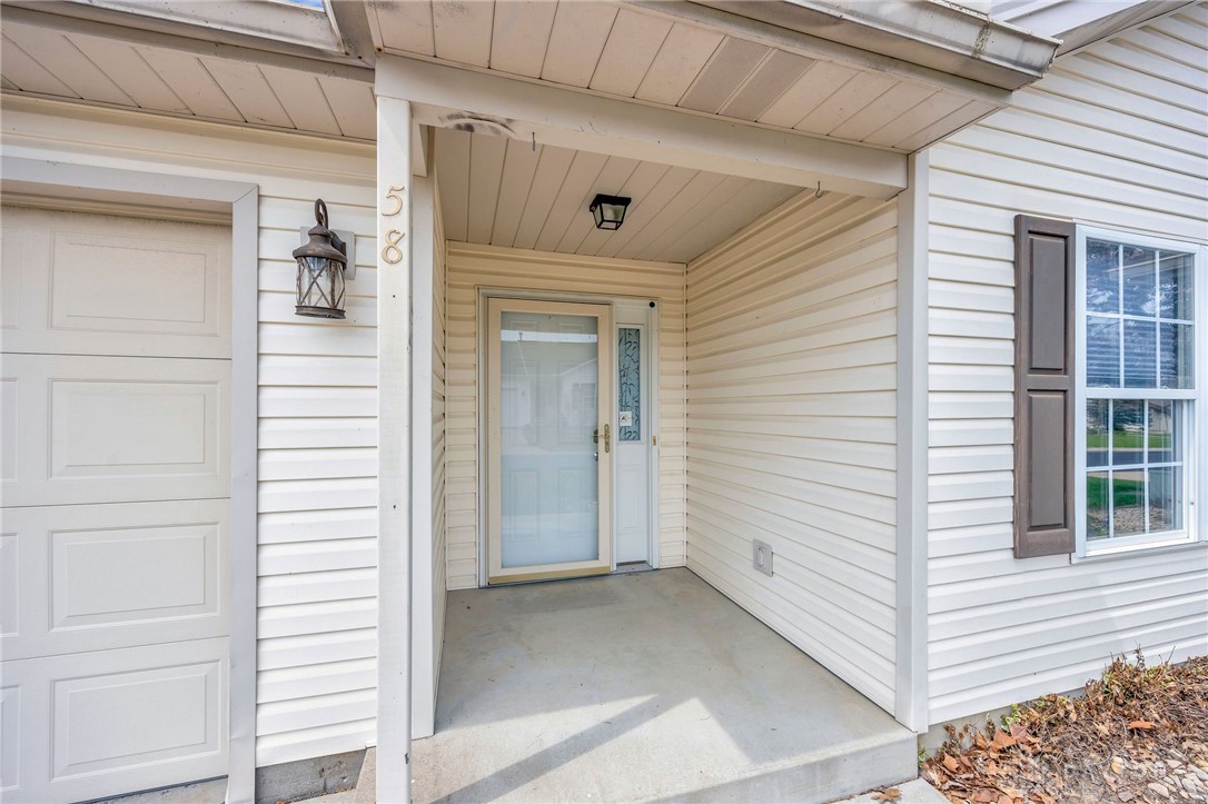 58 W Persimmon Drive, Hamilton, Ohio image 2