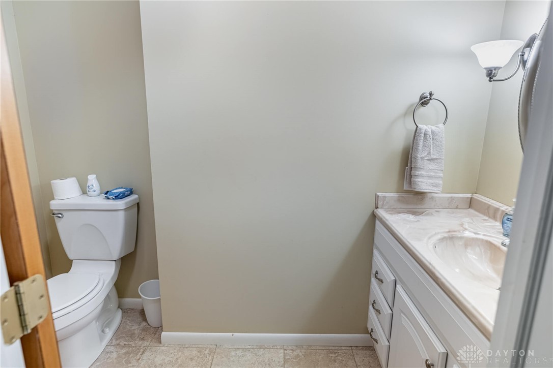 2301 Glenheath Drive, Kettering, Ohio image 32