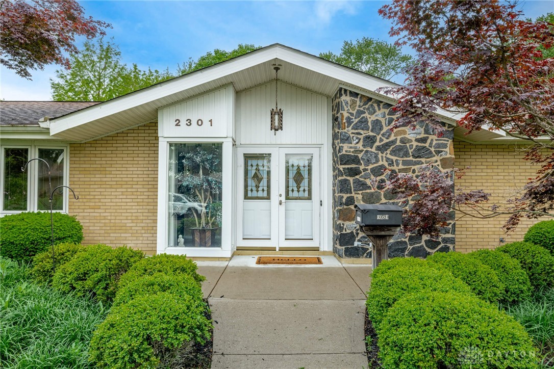 2301 Glenheath Drive, Kettering, Ohio image 3