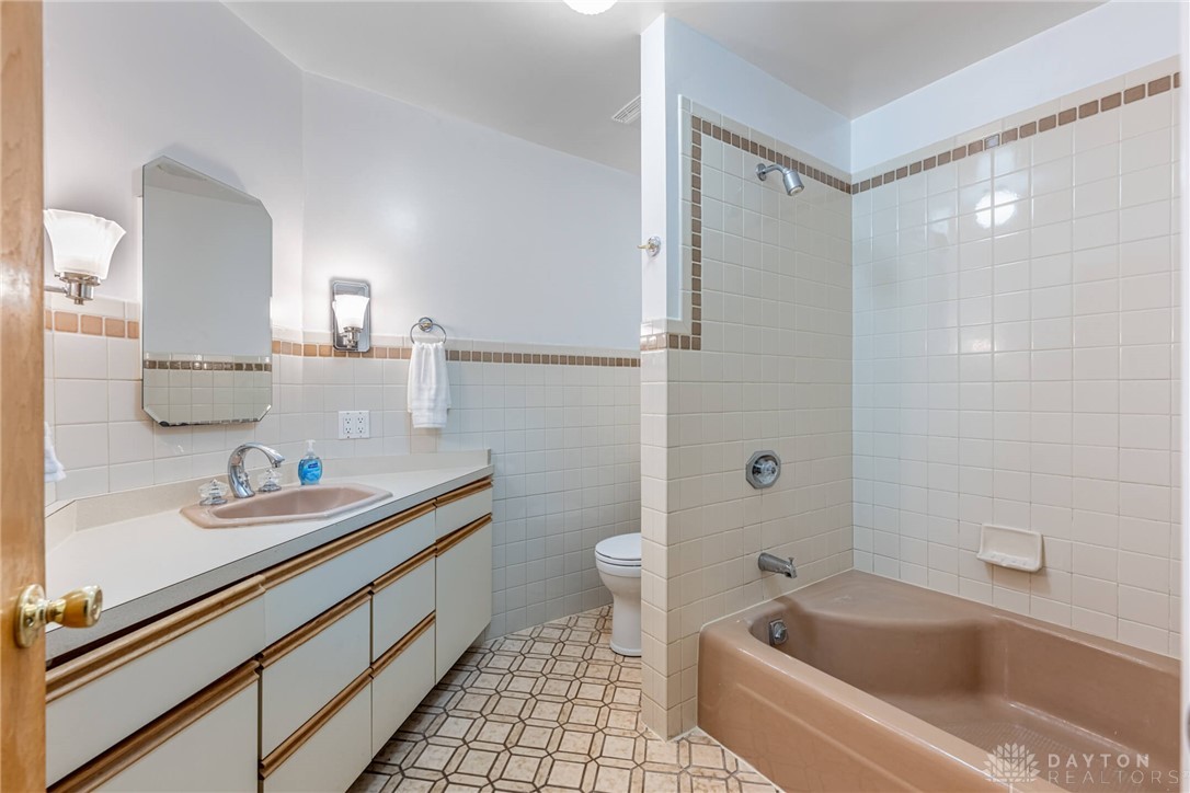 2301 Glenheath Drive, Kettering, Ohio image 27