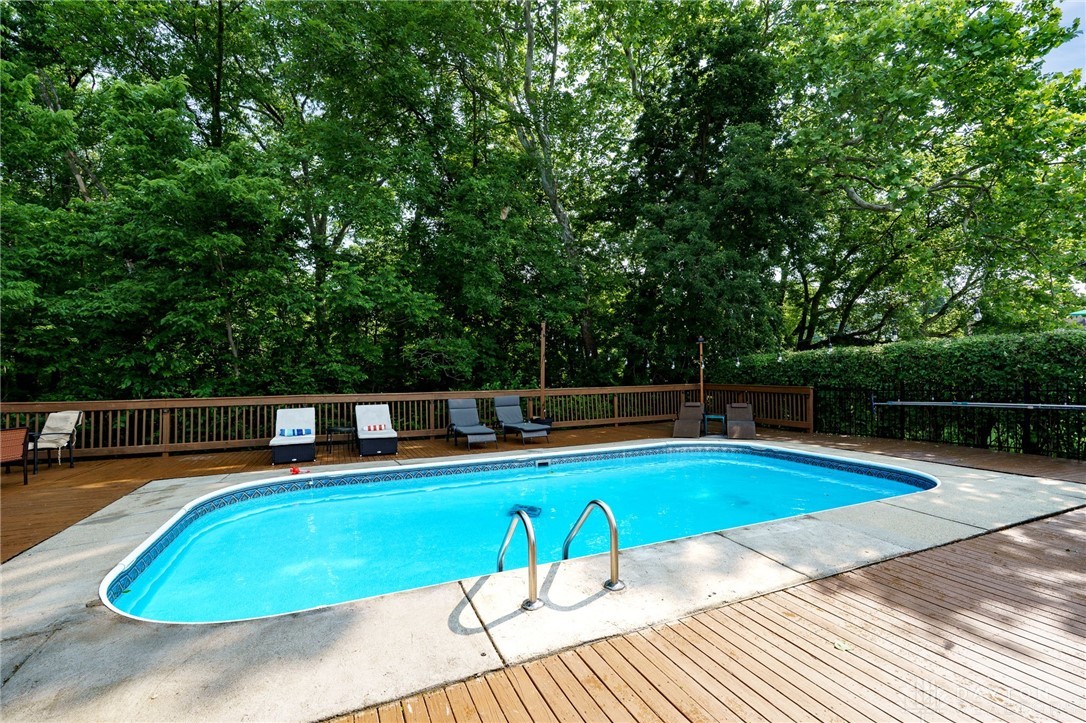 6940 Crown Pointe Drive, Hamilton, Ohio image 3