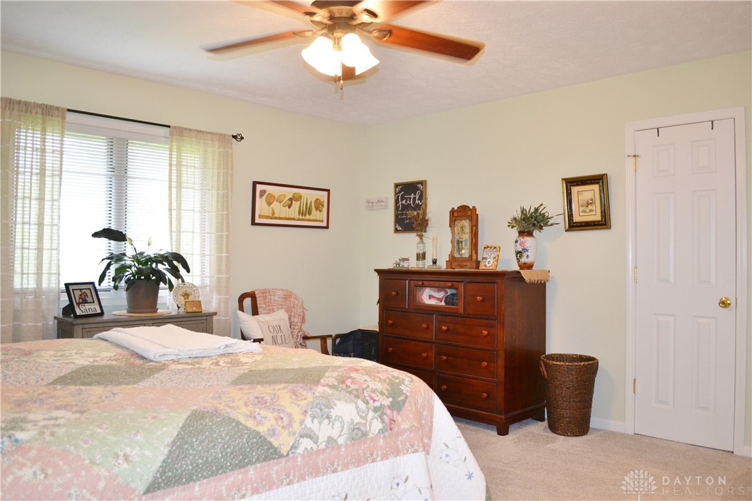 5617 Calais Drive, Springfield, Ohio image 33