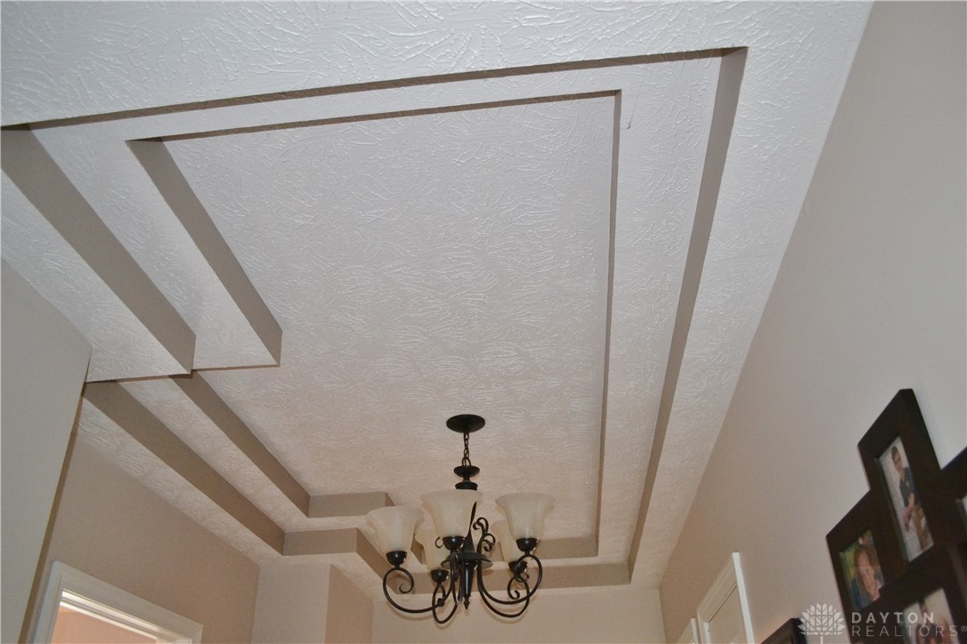 5617 Calais Drive, Springfield, Ohio image 7
