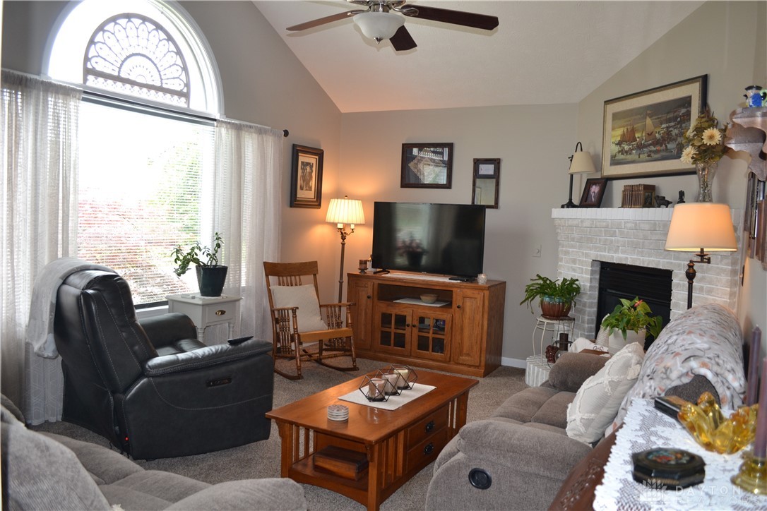 5617 Calais Drive, Springfield, Ohio image 8