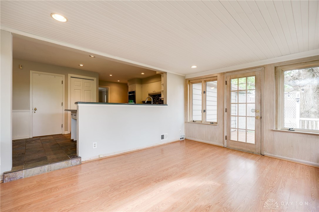 Oakwood, Ohio 45409, United States, 4 Bedrooms Bedrooms, ,2 BathroomsBathrooms,Residential,Pending,129116