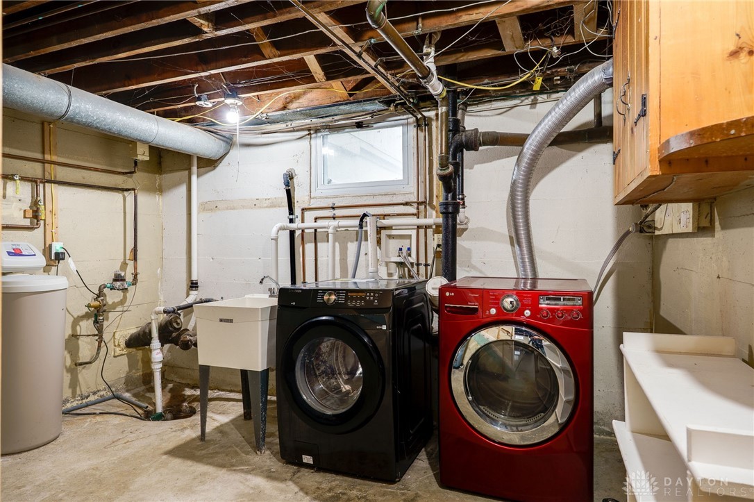 Oakwood, Ohio 45409, United States, 4 Bedrooms Bedrooms, ,2 BathroomsBathrooms,Residential,Pending,129116