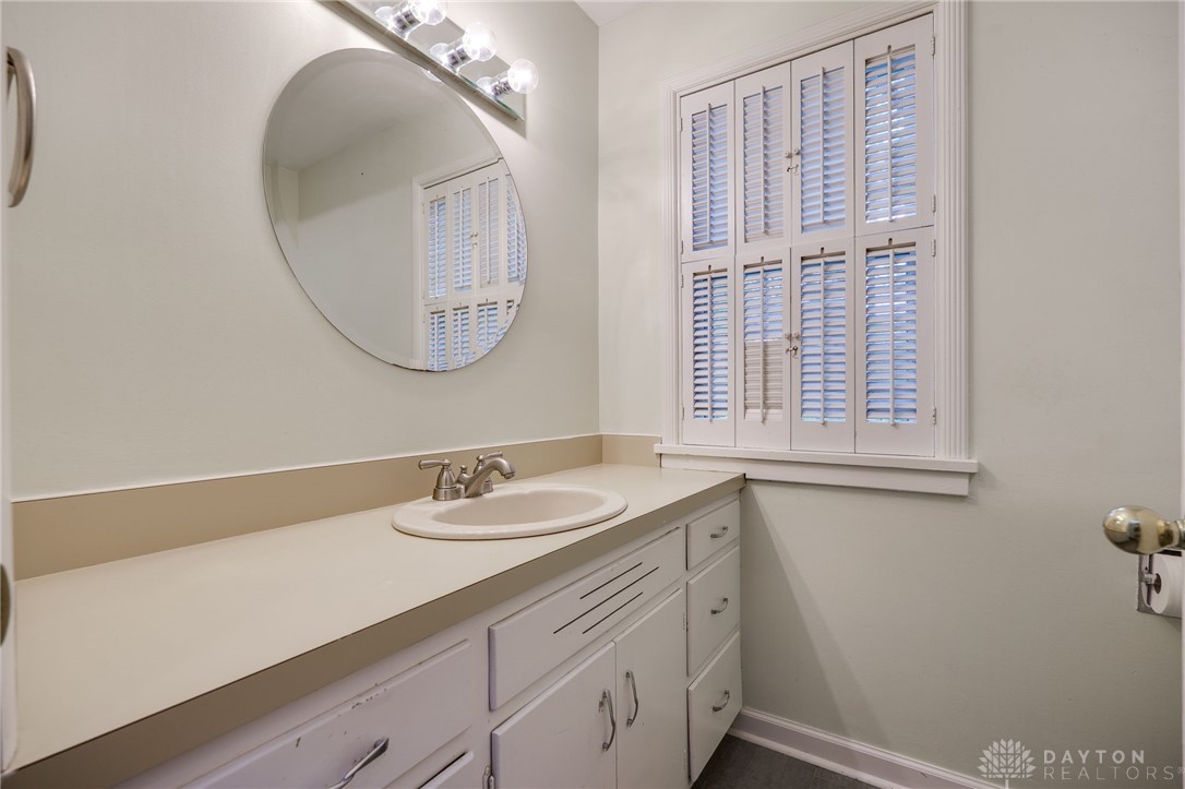 Oakwood, Ohio 45409, United States, 4 Bedrooms Bedrooms, ,2 BathroomsBathrooms,Residential,Pending,129116