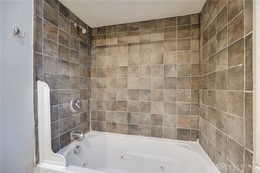 Oakwood, Ohio 45409, United States, 4 Bedrooms Bedrooms, ,2 BathroomsBathrooms,Residential,Pending,129116