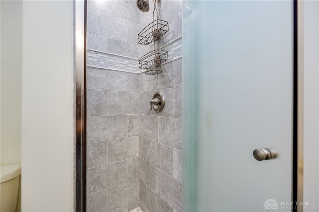 Oakwood, Ohio 45409, United States, 4 Bedrooms Bedrooms, ,2 BathroomsBathrooms,Residential,Pending,129116