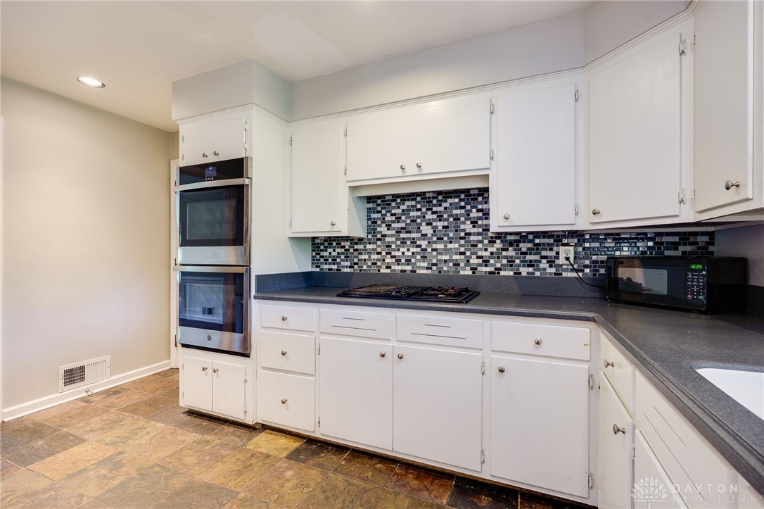 Oakwood, Ohio 45409, United States, 4 Bedrooms Bedrooms, ,2 BathroomsBathrooms,Residential,Pending,129116