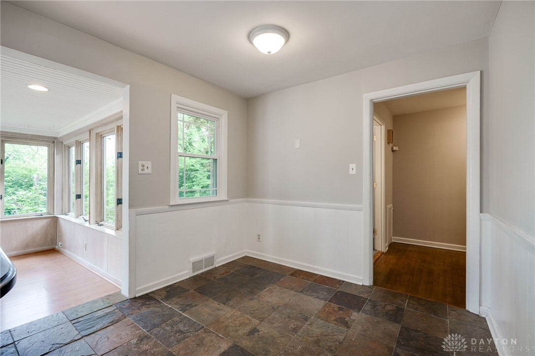 Oakwood, Ohio 45409, United States, 4 Bedrooms Bedrooms, ,2 BathroomsBathrooms,Residential,Pending,129116