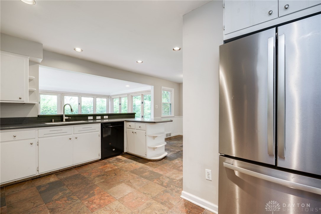 Oakwood, Ohio 45409, United States, 4 Bedrooms Bedrooms, ,2 BathroomsBathrooms,Residential,Pending,129116