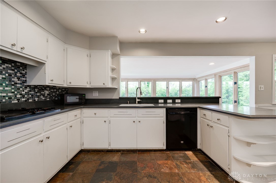 Oakwood, Ohio 45409, United States, 4 Bedrooms Bedrooms, ,2 BathroomsBathrooms,Residential,Pending,129116